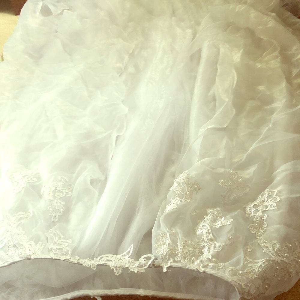 Wedding dress train